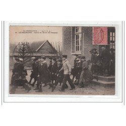 LE NEUBOURG : sortie de l'ecole des garcons - etat