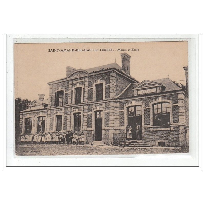 SAINT-AMAND-DES-HAUTES-TERRE : maire et ecole - tres bon etat