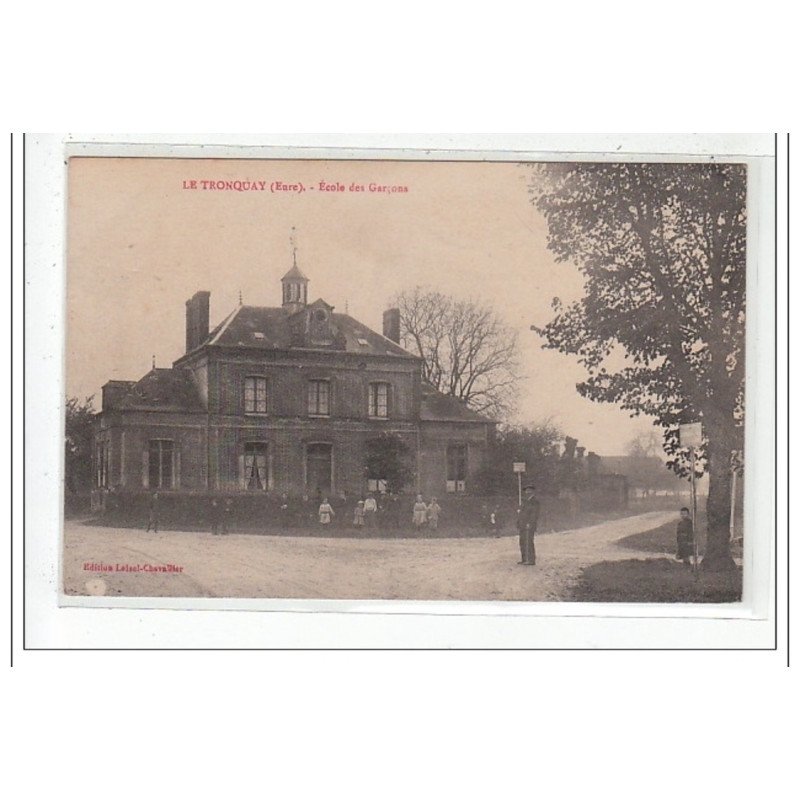 LE TRONQUAY : ecole des garcons - tres bon etat