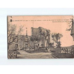 LA ROCHE POT : Cours du Château, puits en fer forgé et ruines du Colombier - très bon état