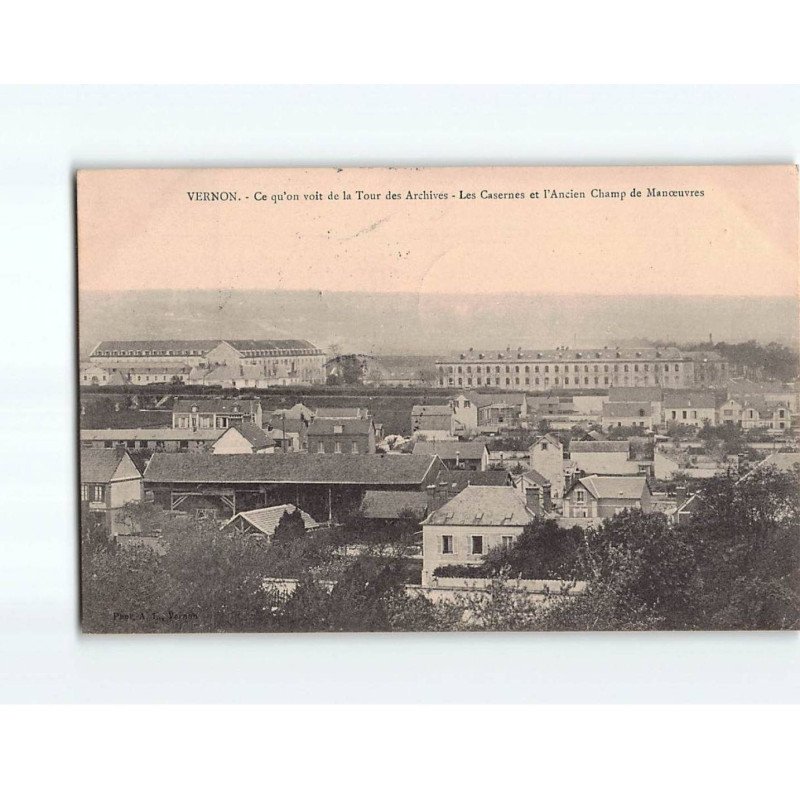 VERNON : Vue de la Tour des Archives, les Casernes et l'ancien champ de manoeuvre - état