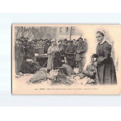 BREST : Scène de la Foire aux Puces, place de la Liberté, jeune fille de Brest - état