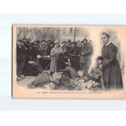 BREST : Scène de la Foire aux Puces, place de la Liberté, jeune fille de Brest - très bon état