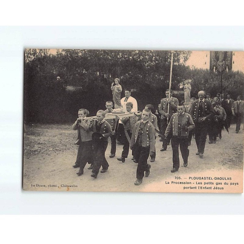 PLOUGASTEL DAOULAS : La procession, les petits gas du pays portant l'enfant Jésus - très bon état