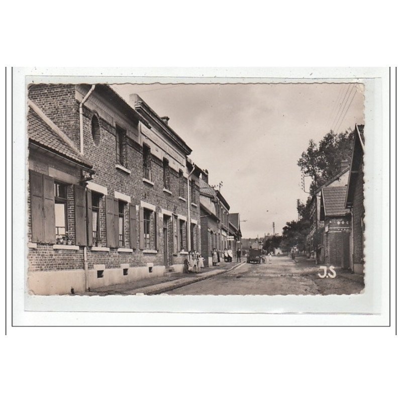 BERTINCOURT :  la gendarmerie et la rue georges clémenceau - tres bon état