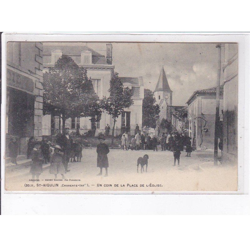 SAINT-AIGUILIN: un coin de la place de l'église - très bon état