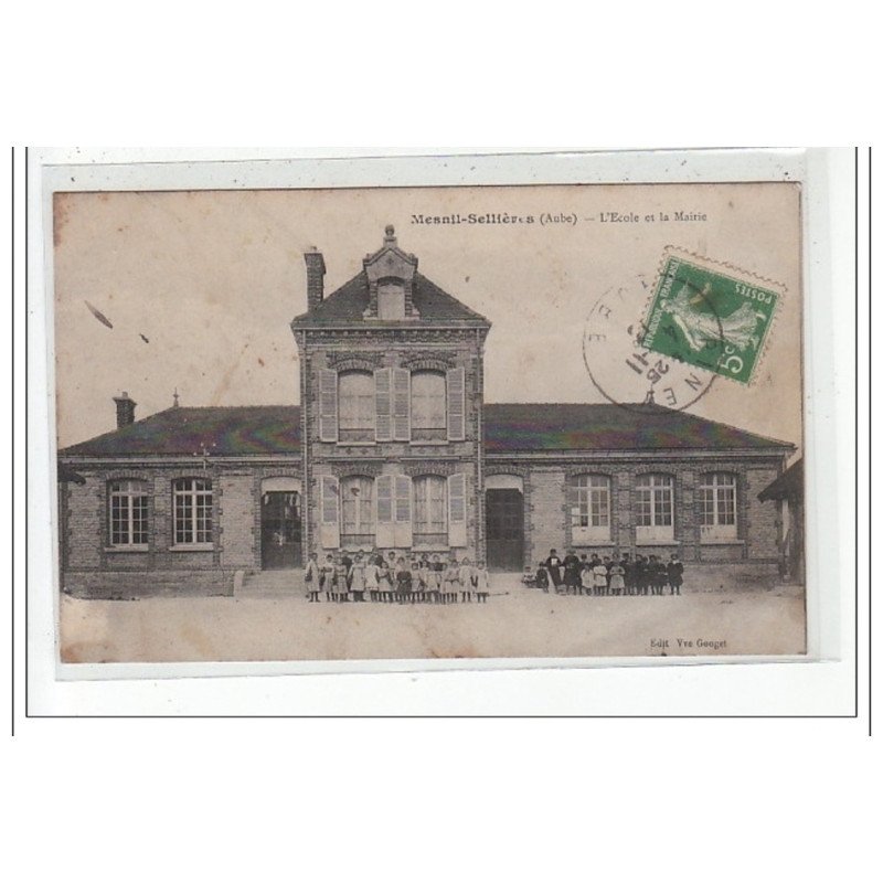 MESNIL SELLIERES - L'Ecole et la Mairie - très bon état