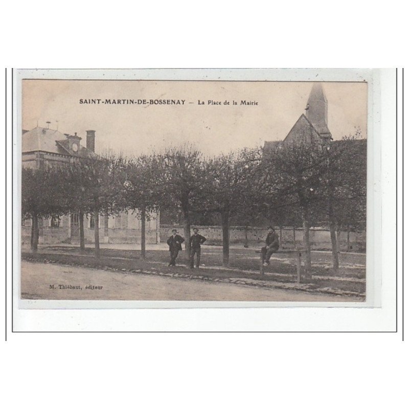 SAINT MARTIN DE BOSSENAY - La Place et la Mairie - très bon état