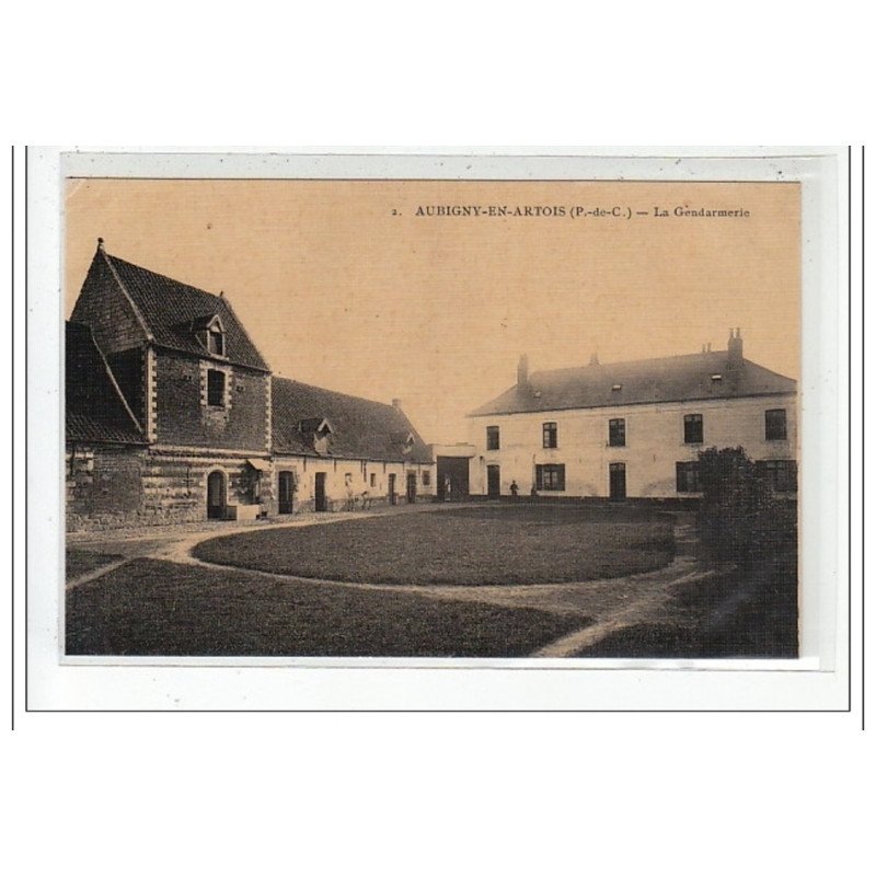 AUBIGNY-EN-ARTOIS : la gendarmerie (toilée) - tres bon état