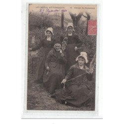 LE CANTAL PITTORESQUE : groupe de paysannes - tres bon état