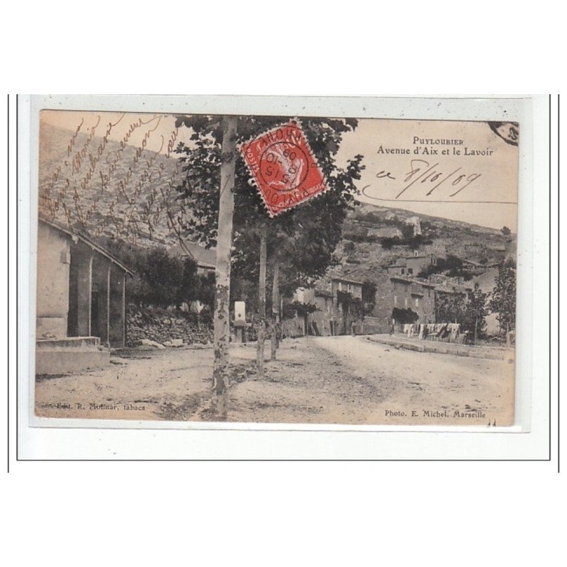 PUYLOUBIER - Avenue d'Aix et le lavoir - très bon état