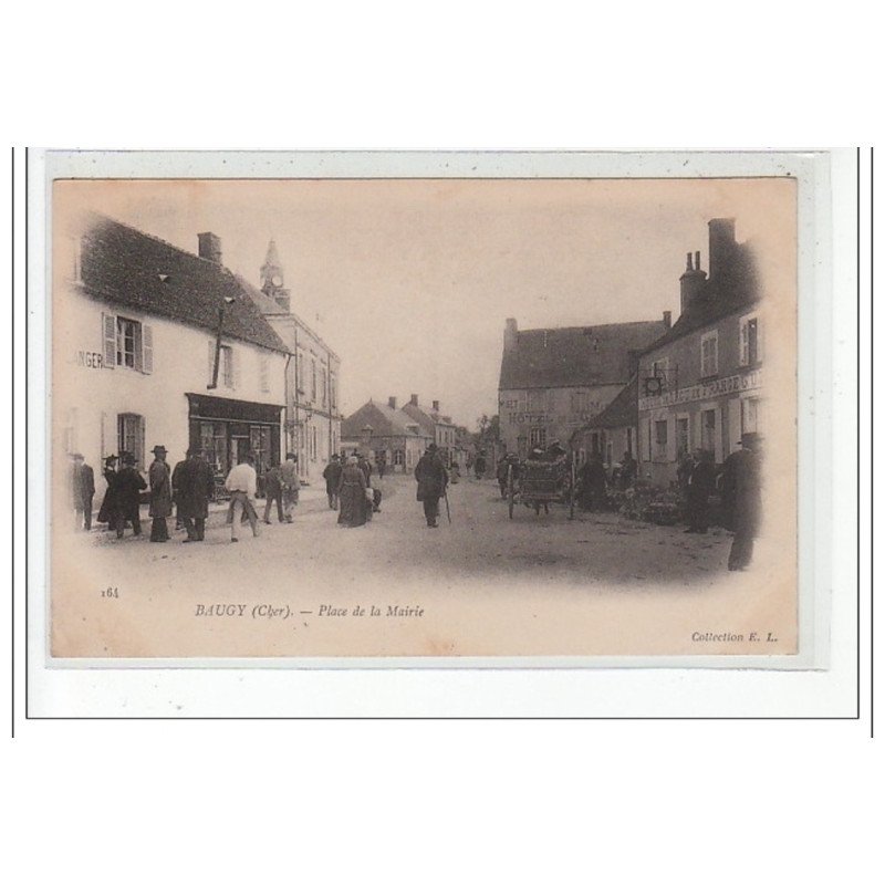 BAUGY - Place de la Mairie - très bon état