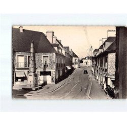 SOURDEVAL : La fontaine et la Rue Saint-Martin - très bon état