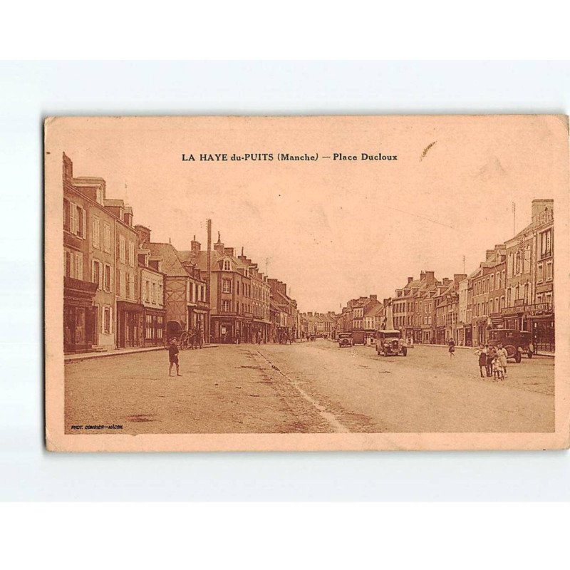 LA HAYE DU PUITS : Place Ducloux - état