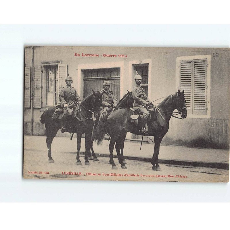 LUNEVILLE : Officier et Sous-Officiers d'artillerie bavaroise passant rue d'Alsace - état