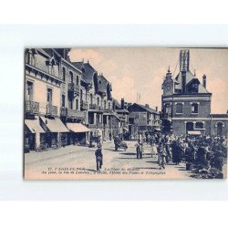 LE TOUQUET : La place du Marché, au fond, la rue de Londres, à droite, l'hôtel des Postes et télégraphes - très bon état