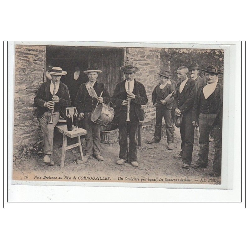 Noces Bretonnes au Pays de Cornouailles - Un orchestre peu banal, les Sonneurs Bretons - très bon état