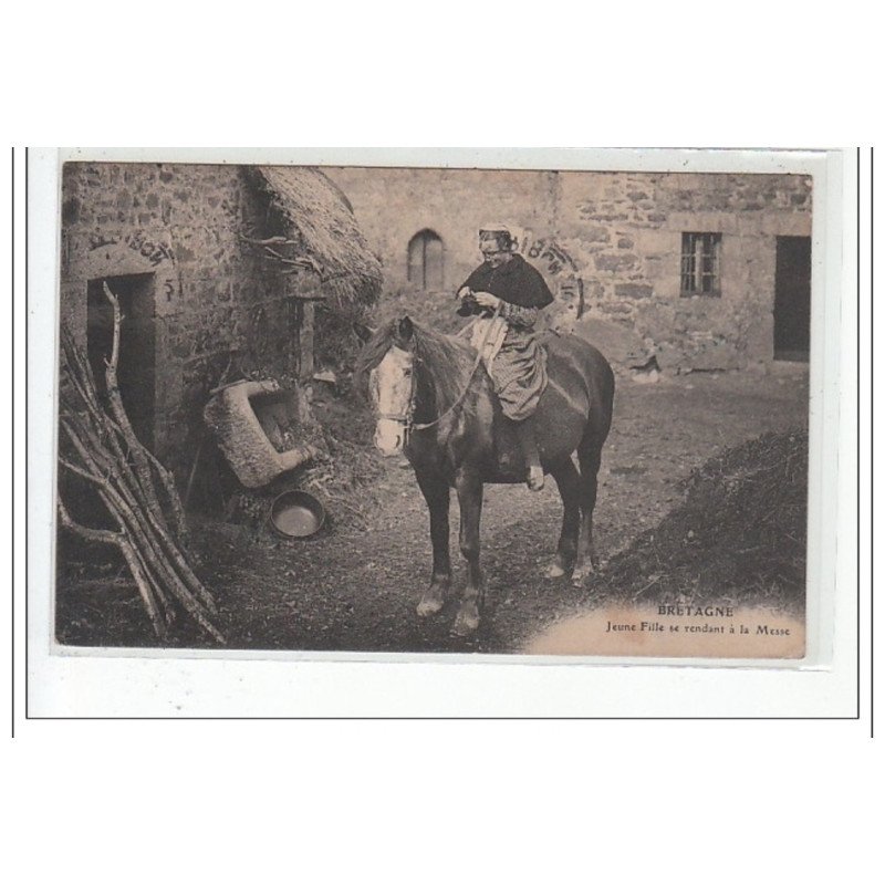 BRETAGNE - Jeune fille se rendant à la messe - très bon état
