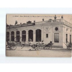 LYON : Place Bellecour, La Maison Dorée et les pousse-pousse Chinois - état