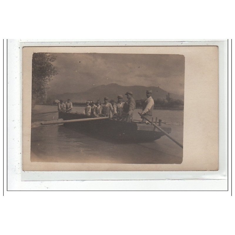 ISERE : militaire sur un lac (carte photo) - tres bon état