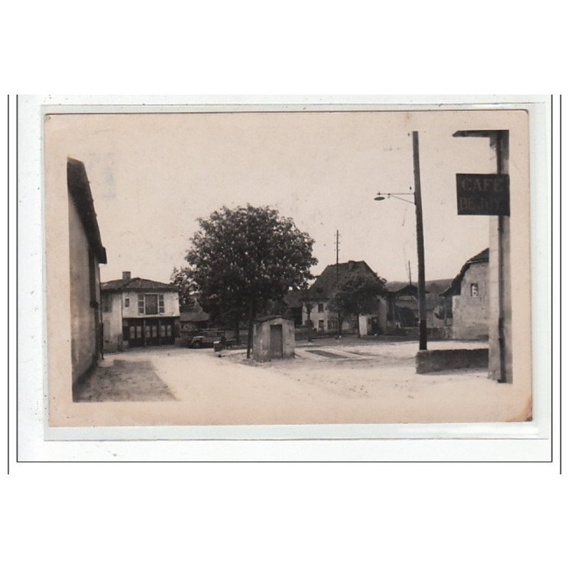 MONTCARRA : la place, café, bujuy - tres bon état