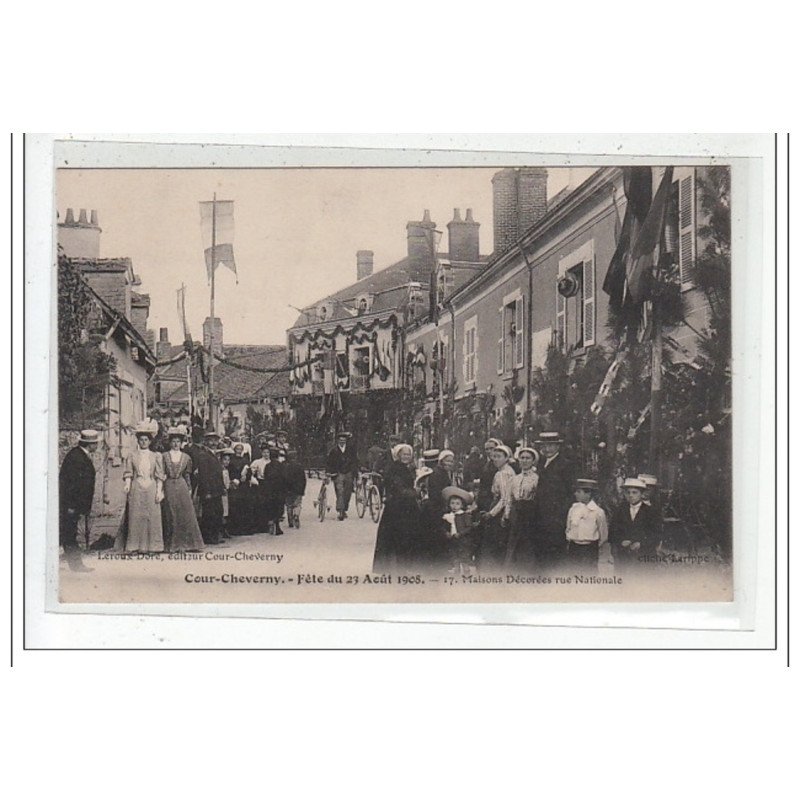 COUR-CHEVERNY : fete du 23 aout 1908 - maisons décorées rue nationale - tres bon état