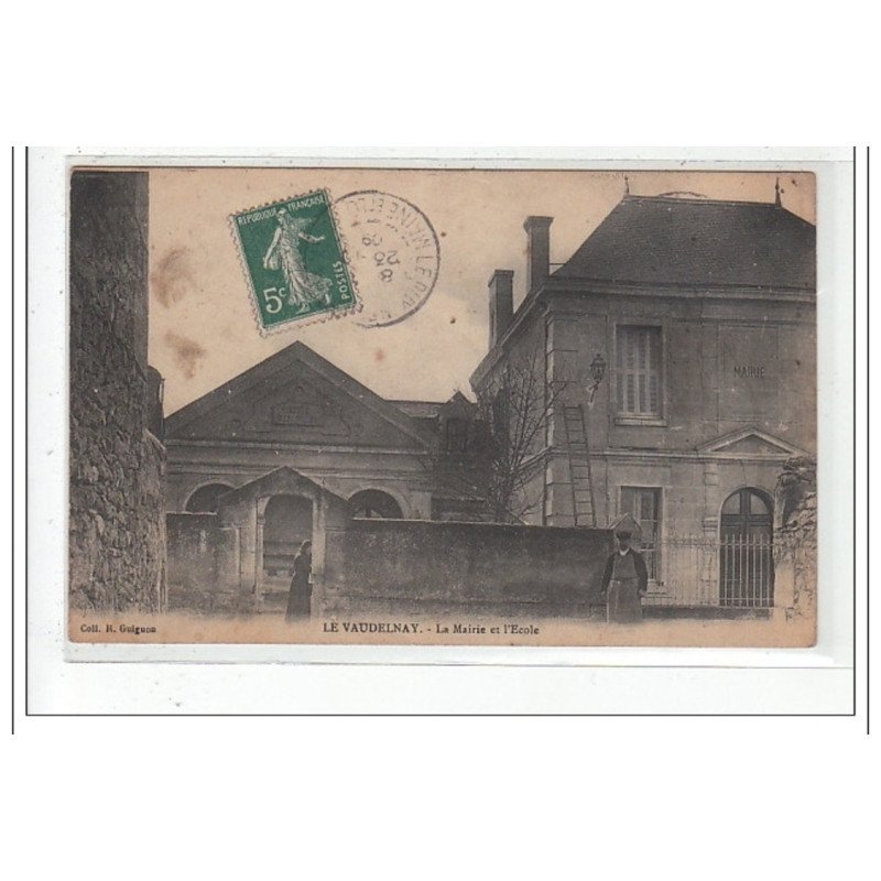 LE VAUDELNAY : la mairie et l'ecole - etat