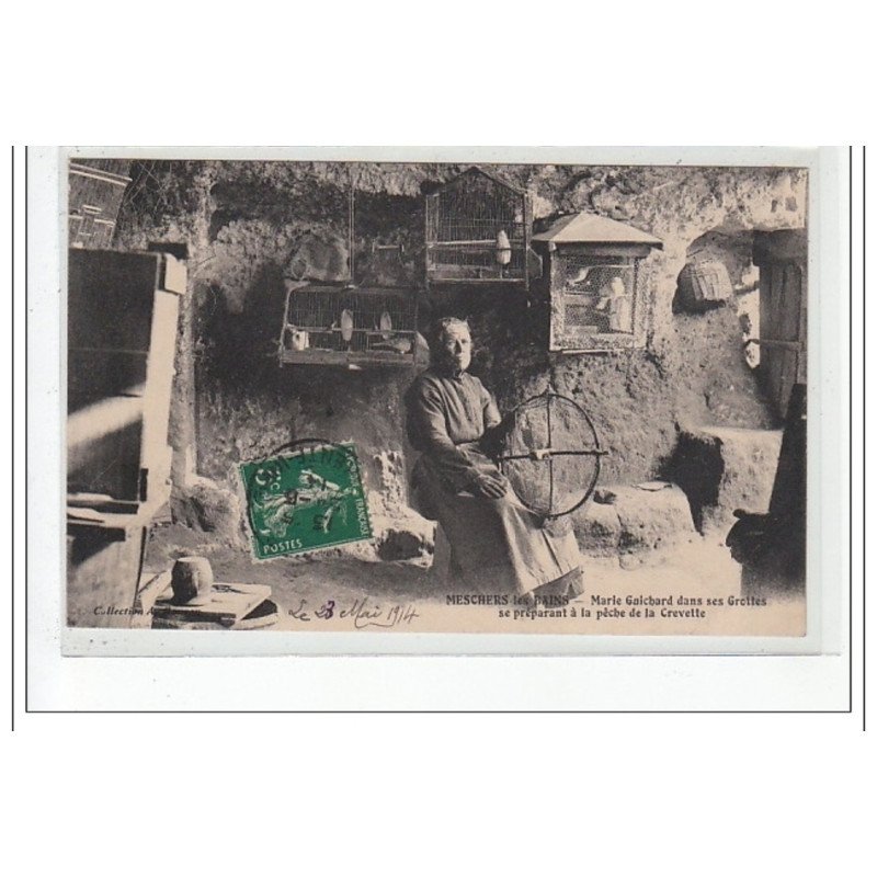 MESCHERS-les-BAINS : marie guichard dans ses grottes se préparant a la peche de la crevette - tres bon état