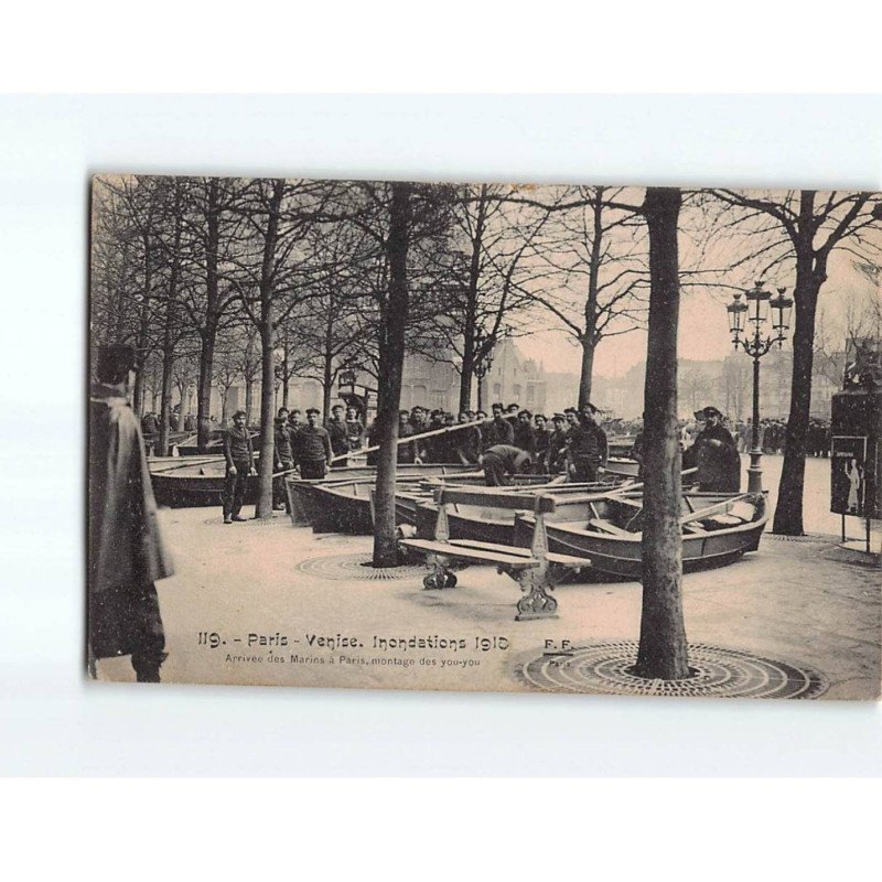 PARIS : Inondations 1910, Arrivée des Marins à Paris, montage des you-you - état