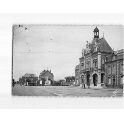 SAINT ETIENNE DU ROUVRAY : L'hôtel de Ville, rue Lazare-Carnot - très bon état