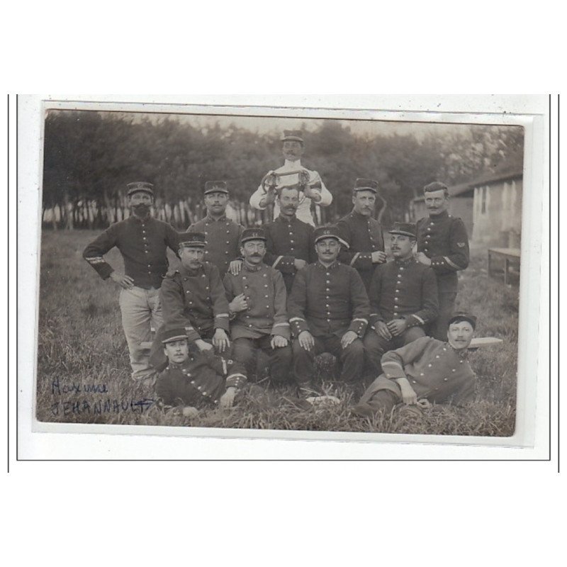 TOURS : militaire - très bon état