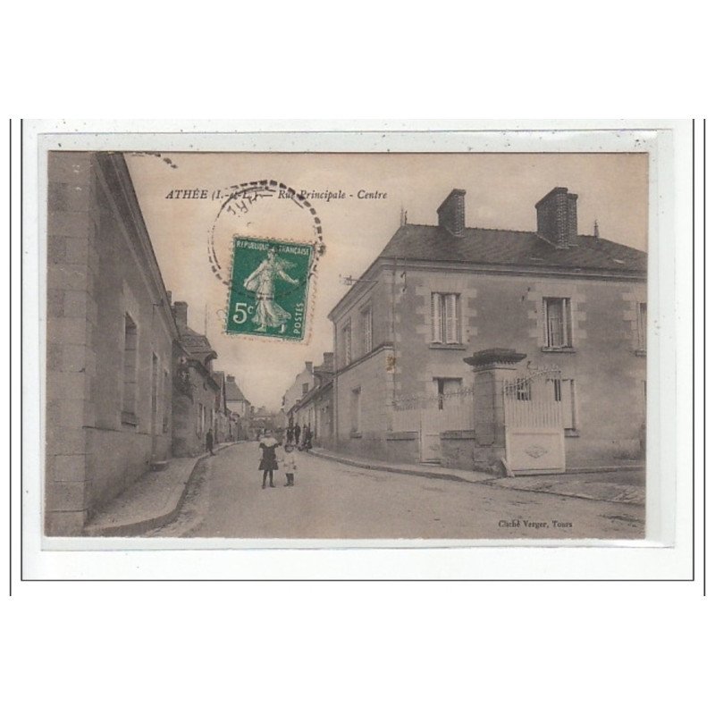 ATHEE : rue principale - centre - très bon état ATHEE : rue principale - centre - très bon état