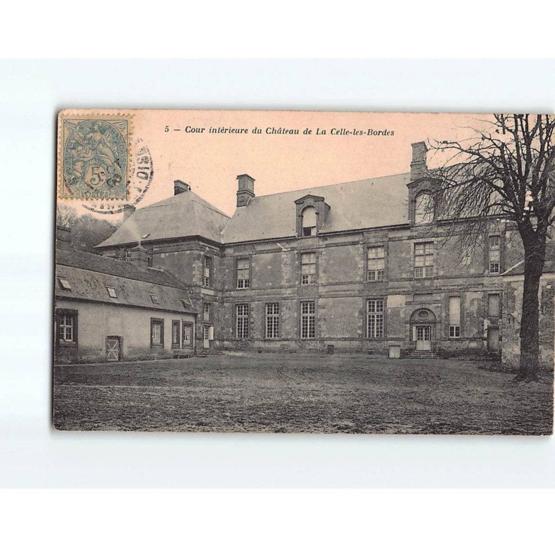 Cour intérieure du Château de la Celle-les-Bordes - état