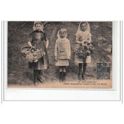 BATZ : petite bouquetieres vendant la fleur des marais - tres bon état