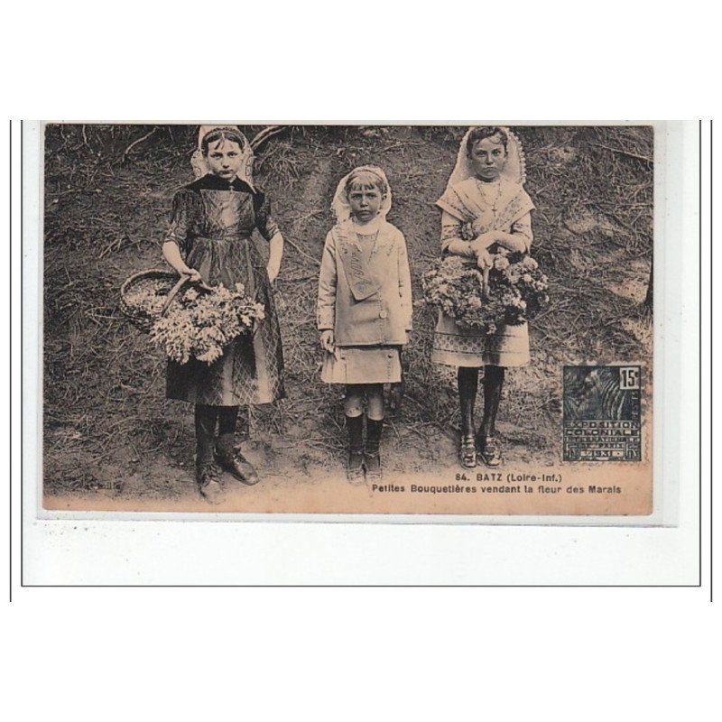 BATZ : petite bouquetieres vendant la fleur des marais - tres bon état