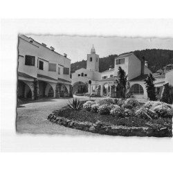 CALANQUES DES ISSAMBRES : La place du Village - état