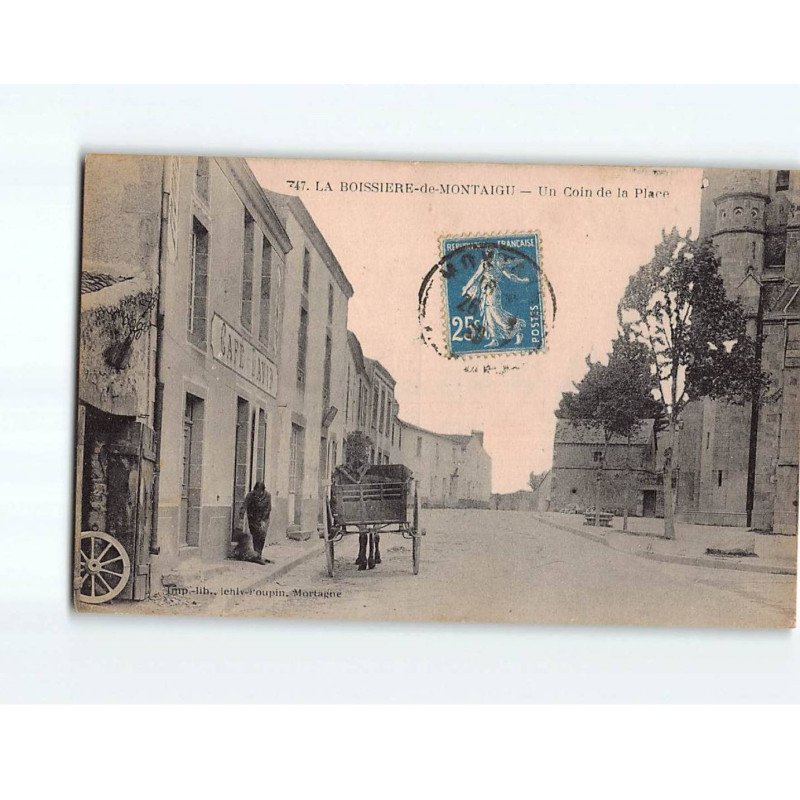 LA BOISSIERE DE MONTAIGU : Un coin de la Place - état