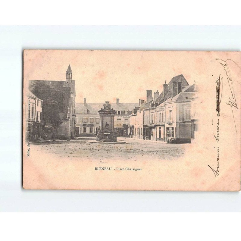 BLENEAU : Place Châtaigner - état