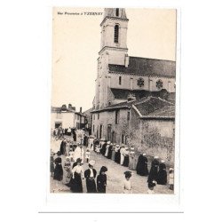 YZERNAY : une procession - tres bon état
