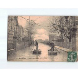 COLOMBES : Inondations 1910, Rue Guerlain, marins du " Jurien de la Gravière" coopérant au sauvetage - état