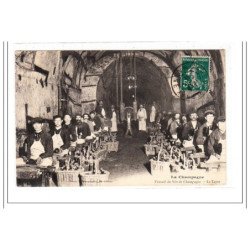 CHAMPAGNE : travail du vin de champagne - tres bon état