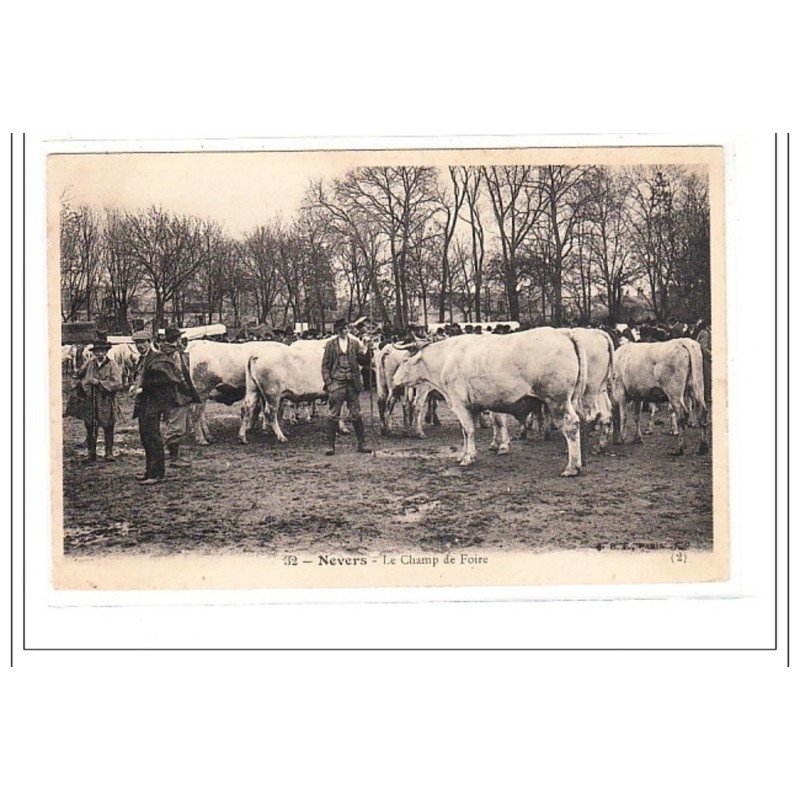 NEVERS : le champ de foire - tres bon état