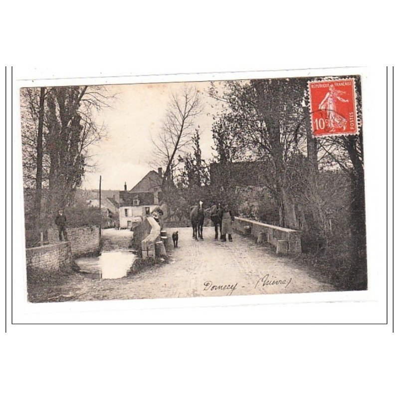 DORNECY : personnage sur pont - tres bon état