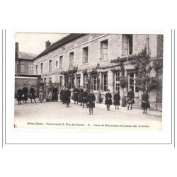 MOUY : cour de récréation et classes des grandes - tres bon état