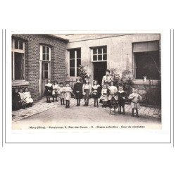 MOUY : classe enfantine, cour de recreation - tres bon état