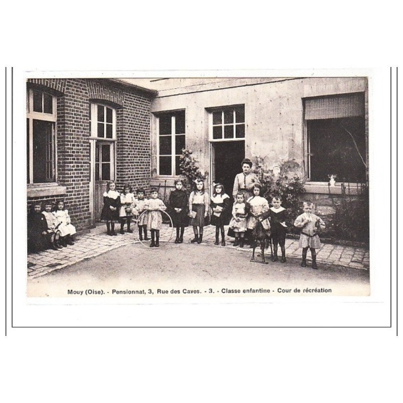 MOUY : classe enfantine, cour de recreation - tres bon état