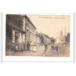 CHEVRIERES : l'ecole communale - tres bon état