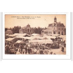 LAIGLE : place boislandry, un jour de marché, hotel des postes et salle des fetes - tres bon etat