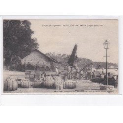 GUYANE: iles du salut, forçats déchargeant un chaland, bagne - très bon état