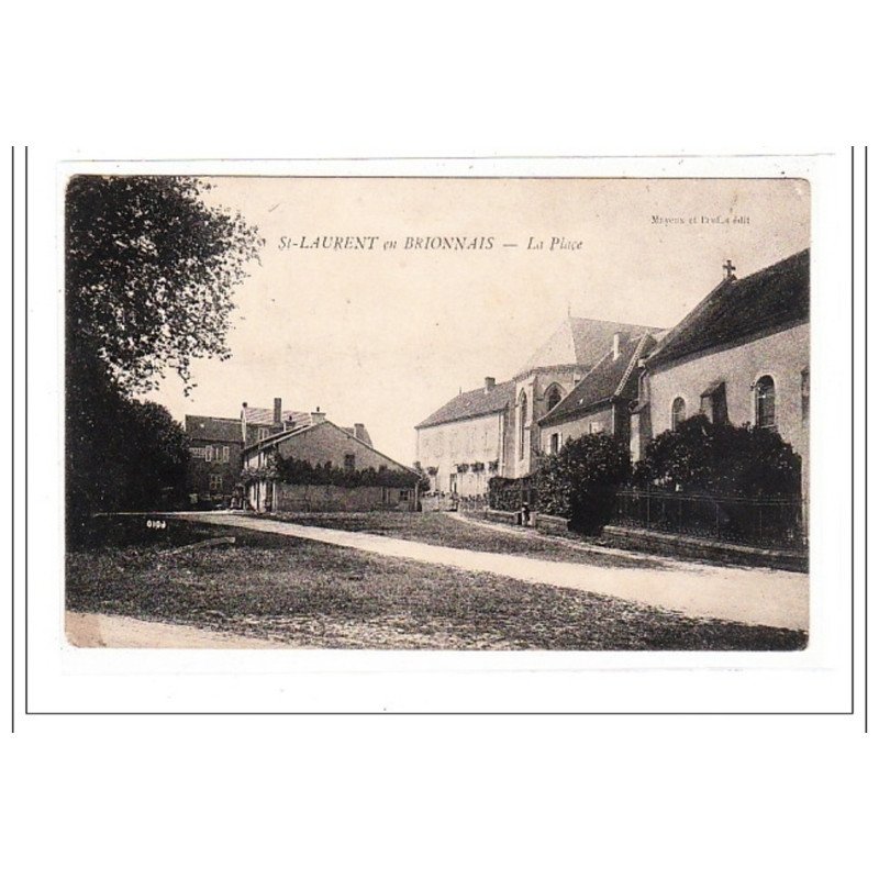 St-LAURENT-en-BRIONNAIS : la place - tres bon etat